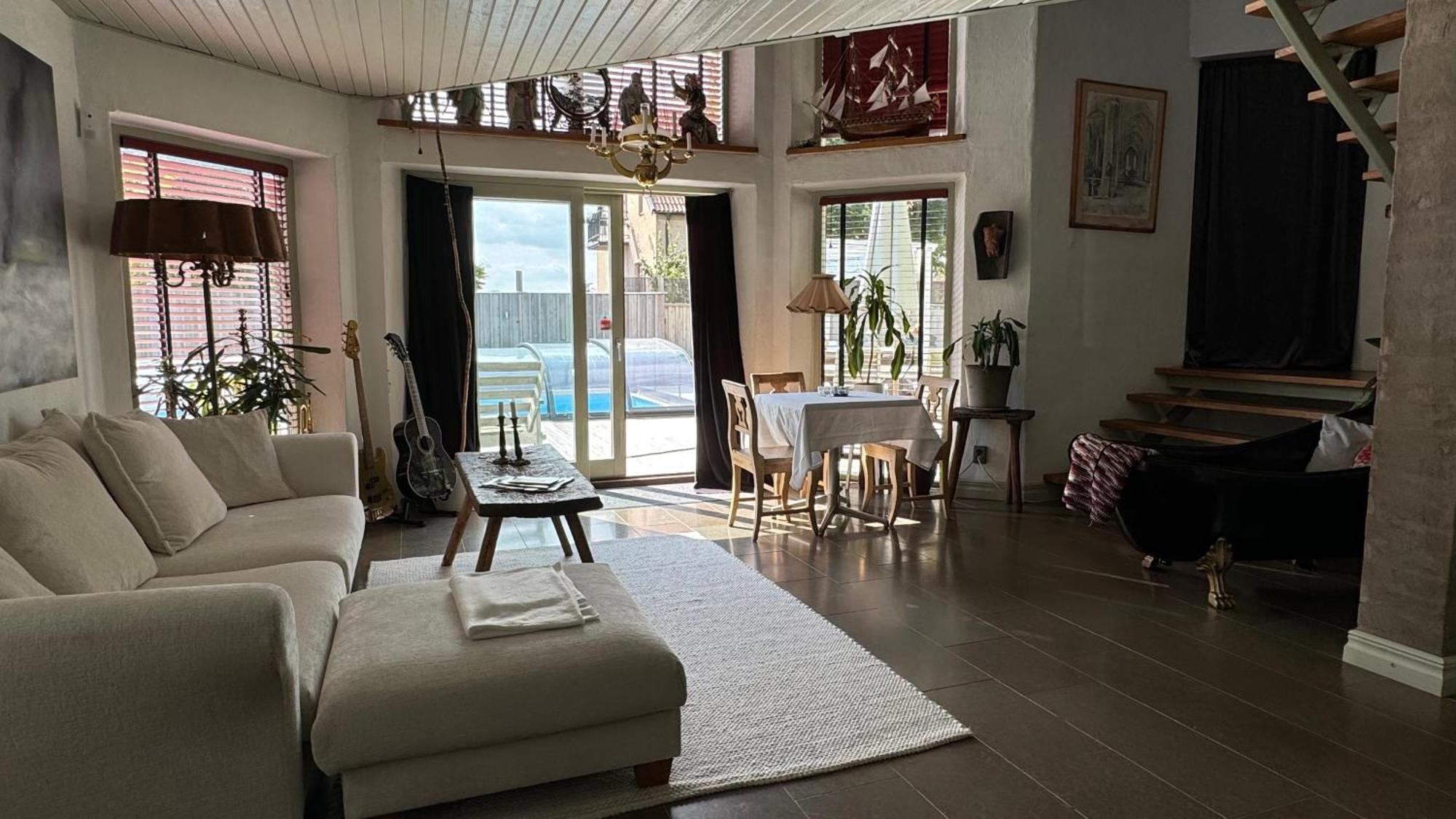 Modernt Hus Naera Stad Och Strand อึสตัด ภายนอก รูปภาพ